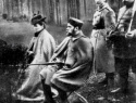 nicholas-ii-alexandrovich-651868-1671918-emperor-of-russia-21101894-231917-with-wife-empress-alexandra-feodorovna-hunting-park-of-livadia-palace-crimea-1903-XC2HG5.jpg